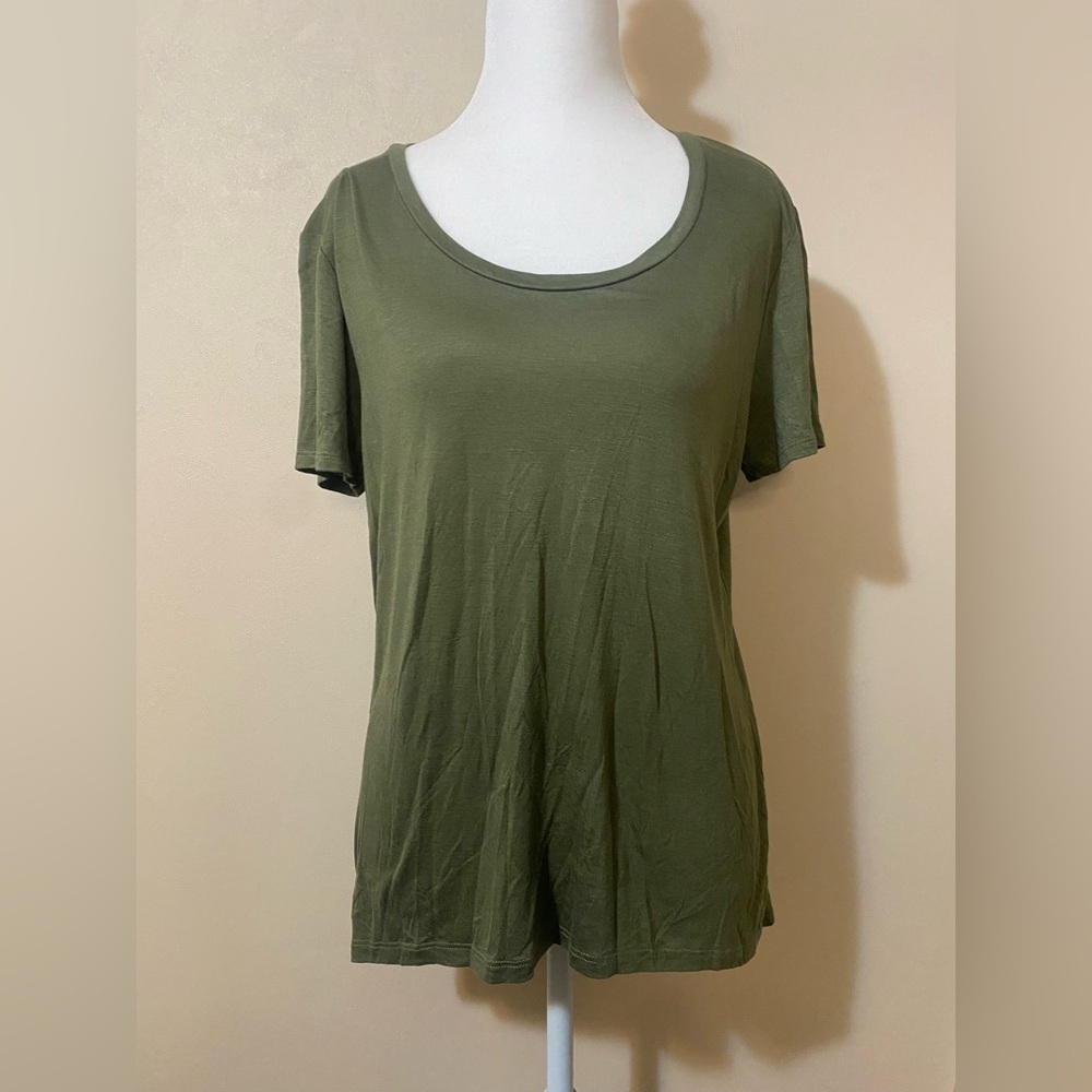 Romeo & Juliet Couture blouse top shirt Scoop Neck women’s size large green NWT